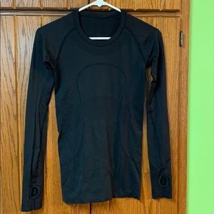 Lululemon Swifty Tech size 4 long sleeve Black